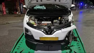 Cứu hộ cẩu kéo xe